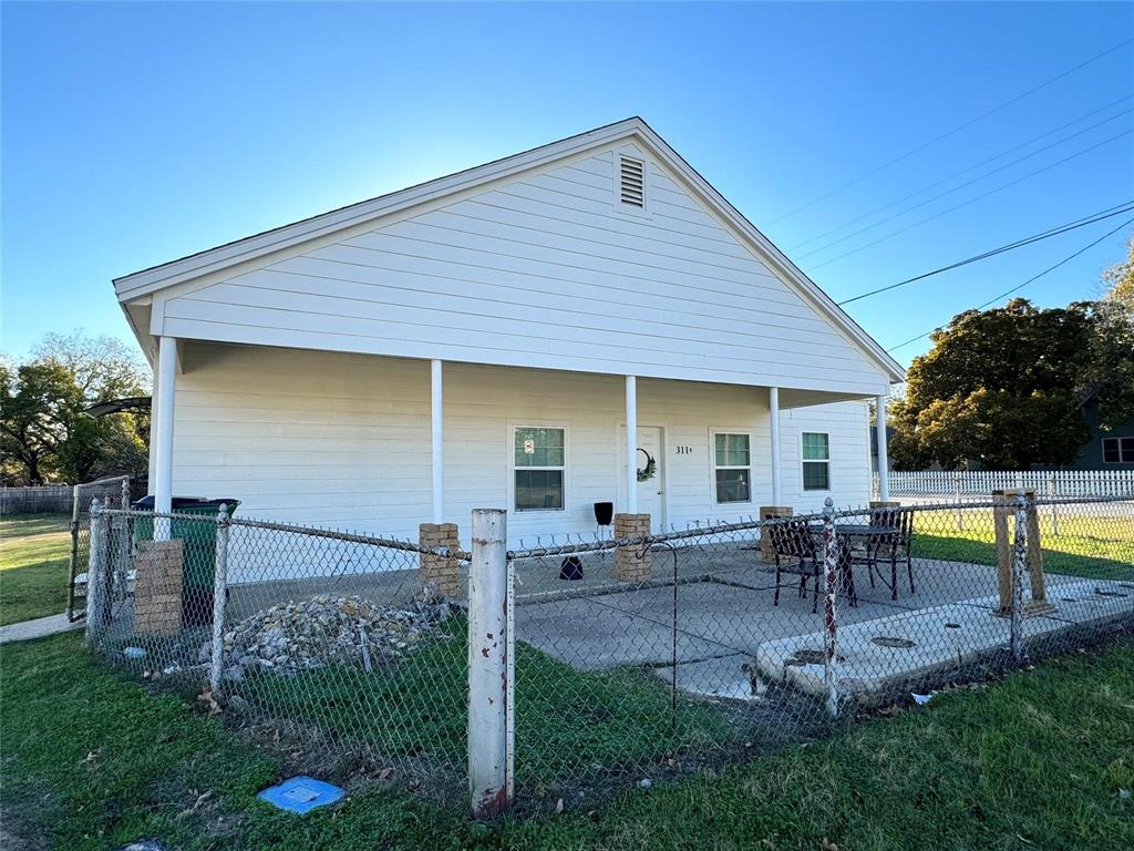 311 E Franklin Street Property Photo 3
