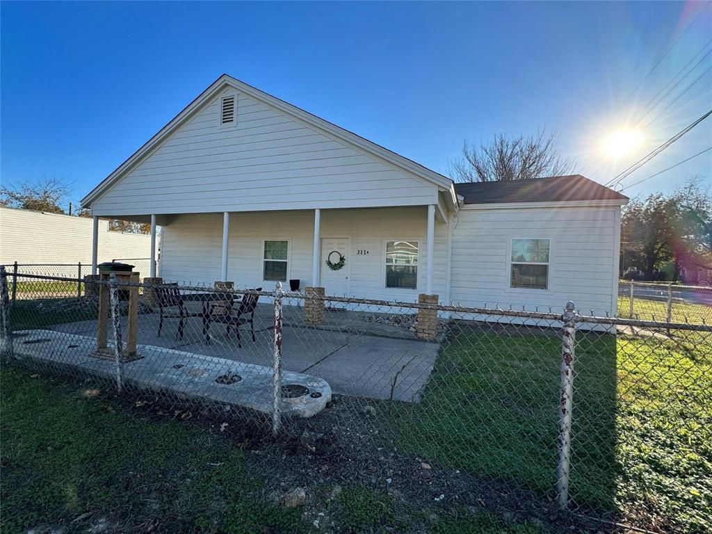 311 E Franklin Street Property Photo 4