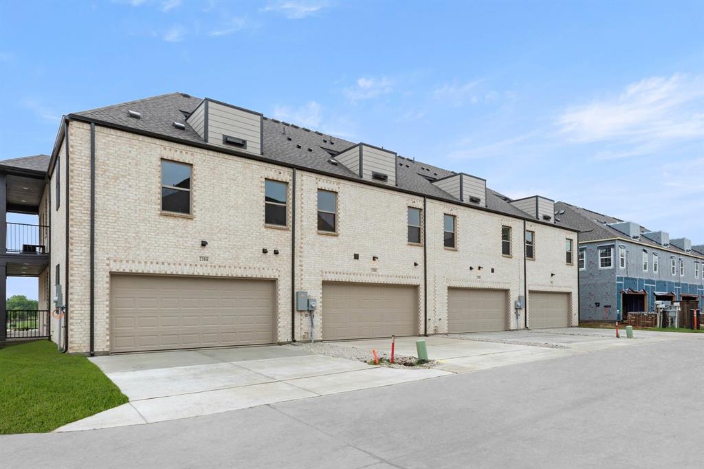 2306 Glacier Way Property Photo 5