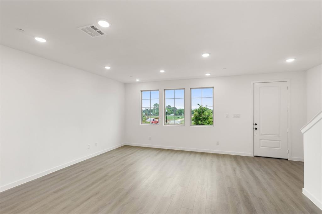 2306 Glacier Way Property Photo 8