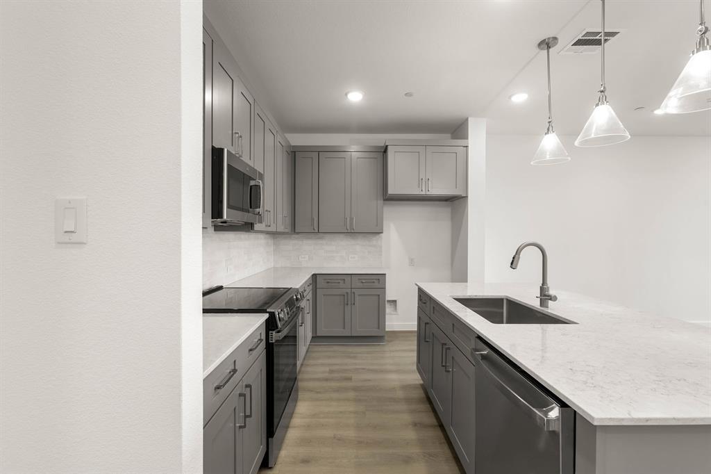 2306 Glacier Way Property Photo 12