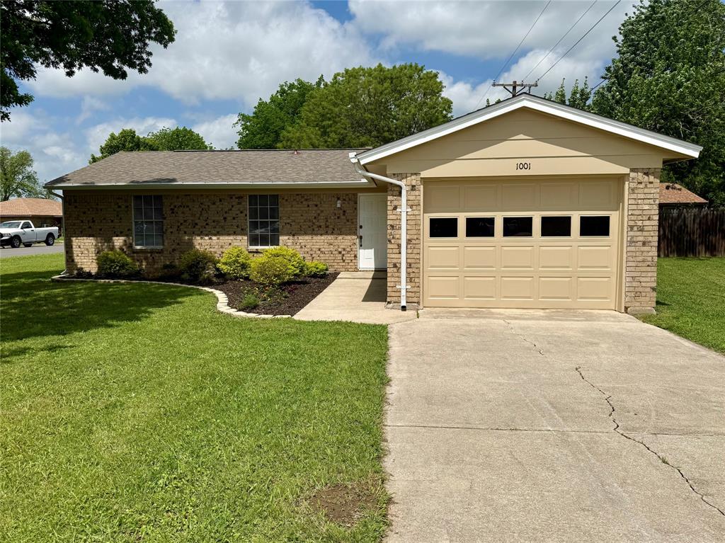 1001 Parkwood Court Property Photo 1
