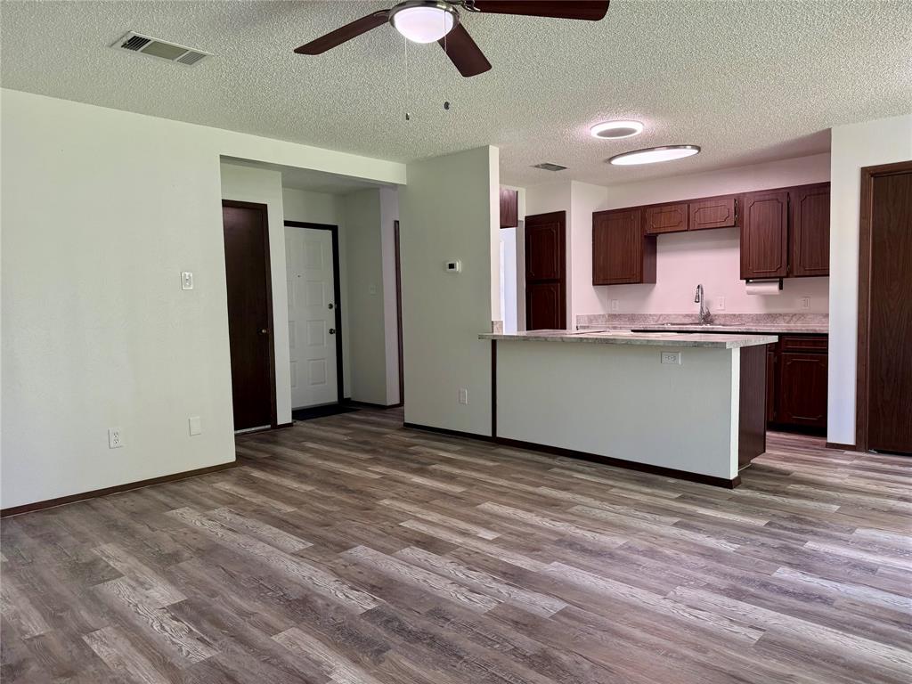 1001 Parkwood Court Property Photo 8