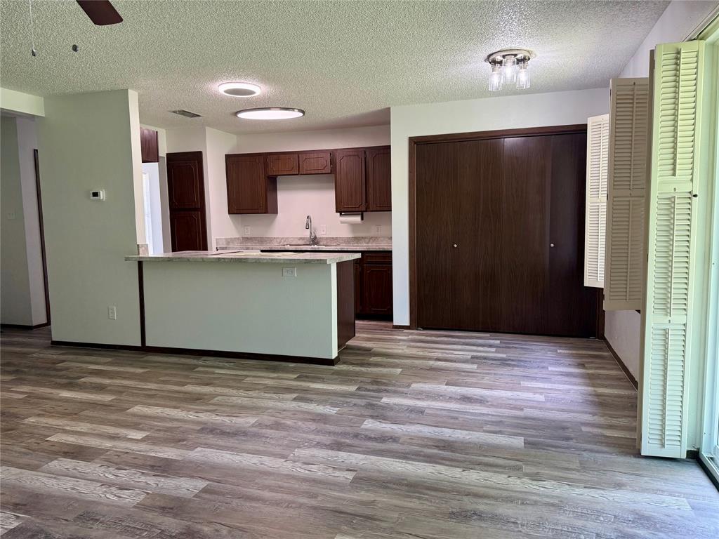1001 Parkwood Court Property Photo 9