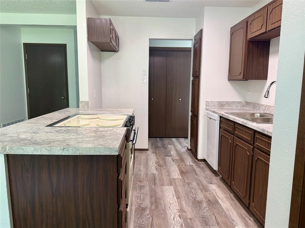 1001 Parkwood Court Property Photo 13