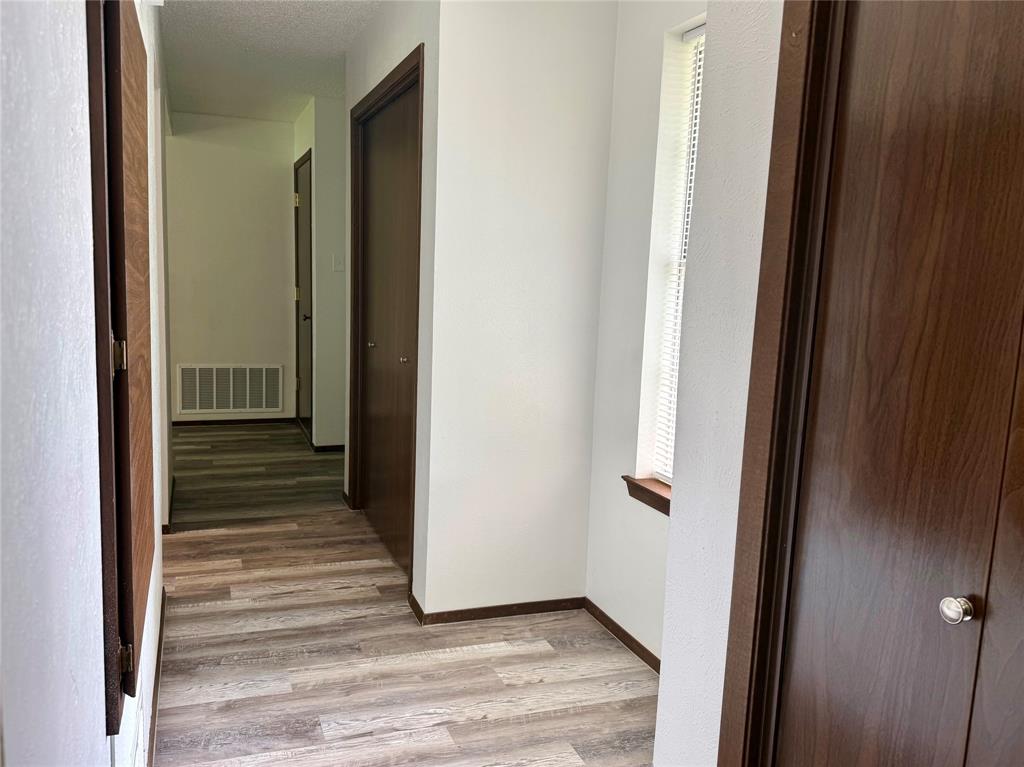 1001 Parkwood Court Property Photo 16