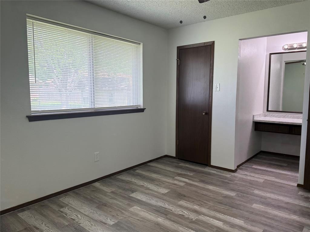 1001 Parkwood Court Property Photo 21