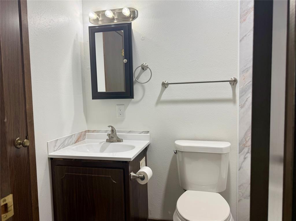 1001 Parkwood Court Property Photo 24