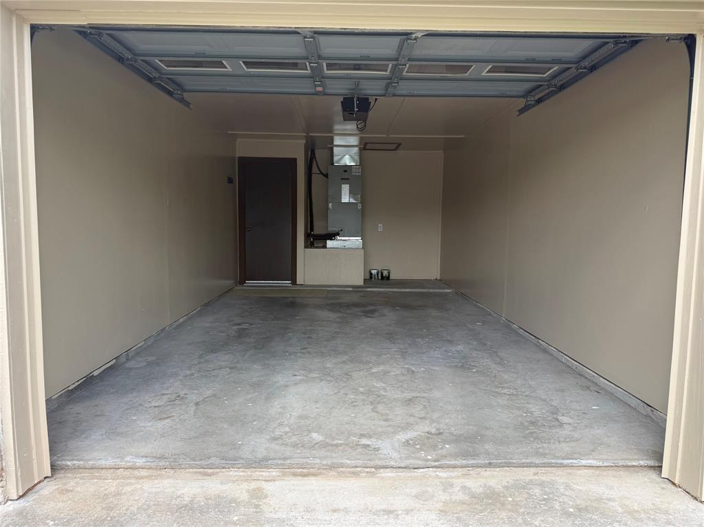 1001 Parkwood Court Property Photo 26