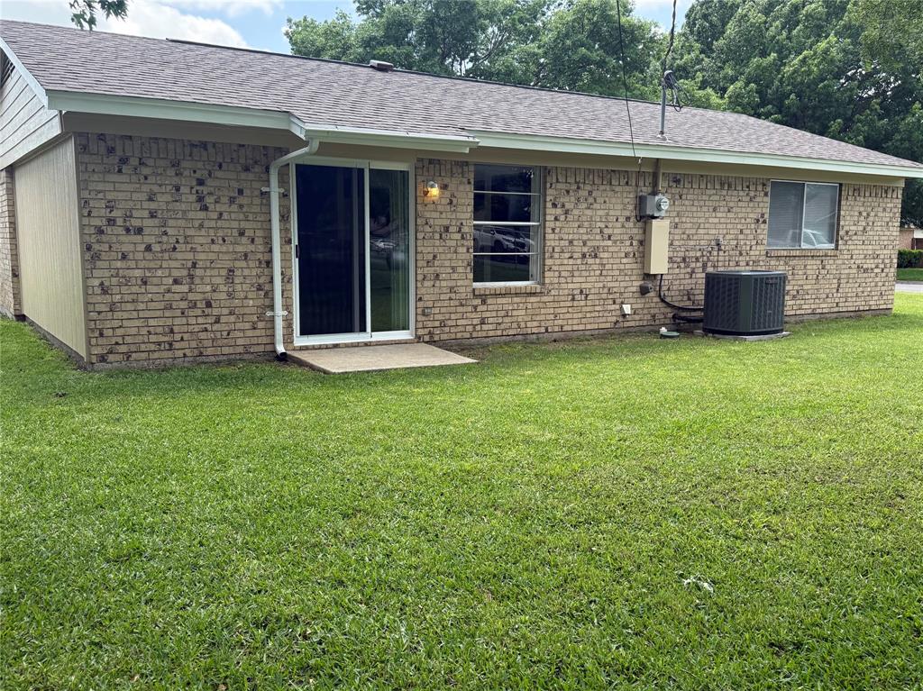 1001 Parkwood Court Property Photo 27