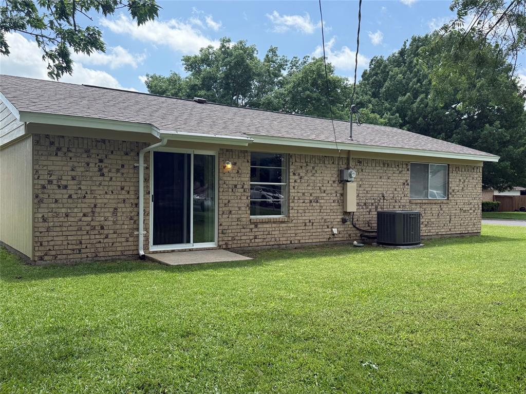 1001 Parkwood Court Property Photo 28