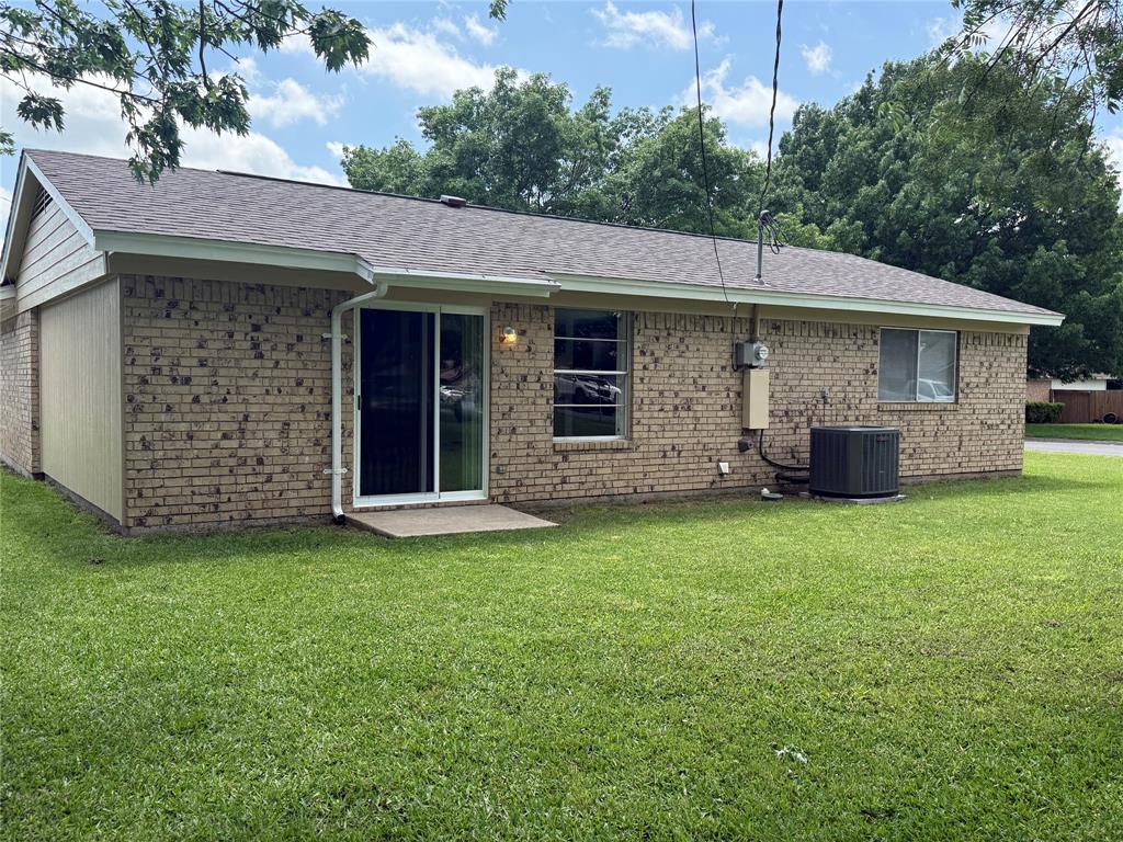 1001 Parkwood Court Property Photo 29