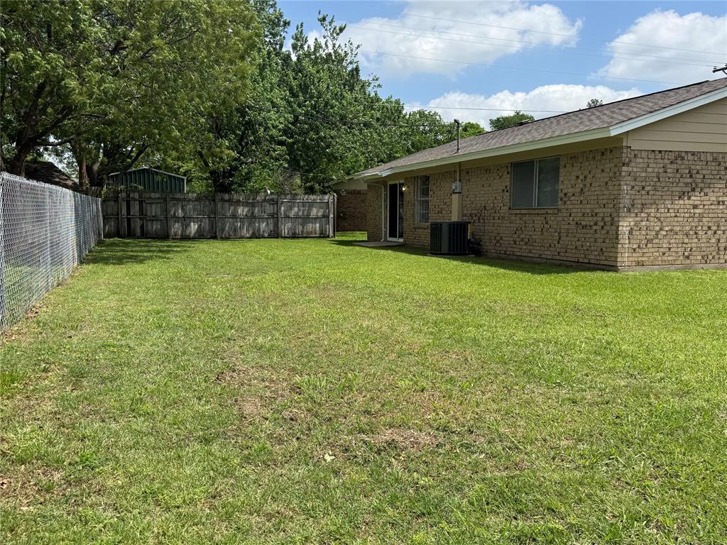 1001 Parkwood Court Property Photo 31