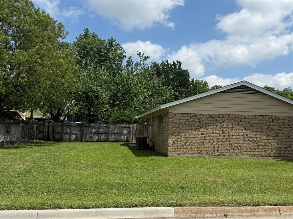 1001 Parkwood Court Property Photo 32
