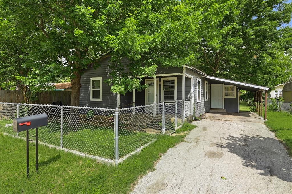 305 Claude Avenue Property Photo 1