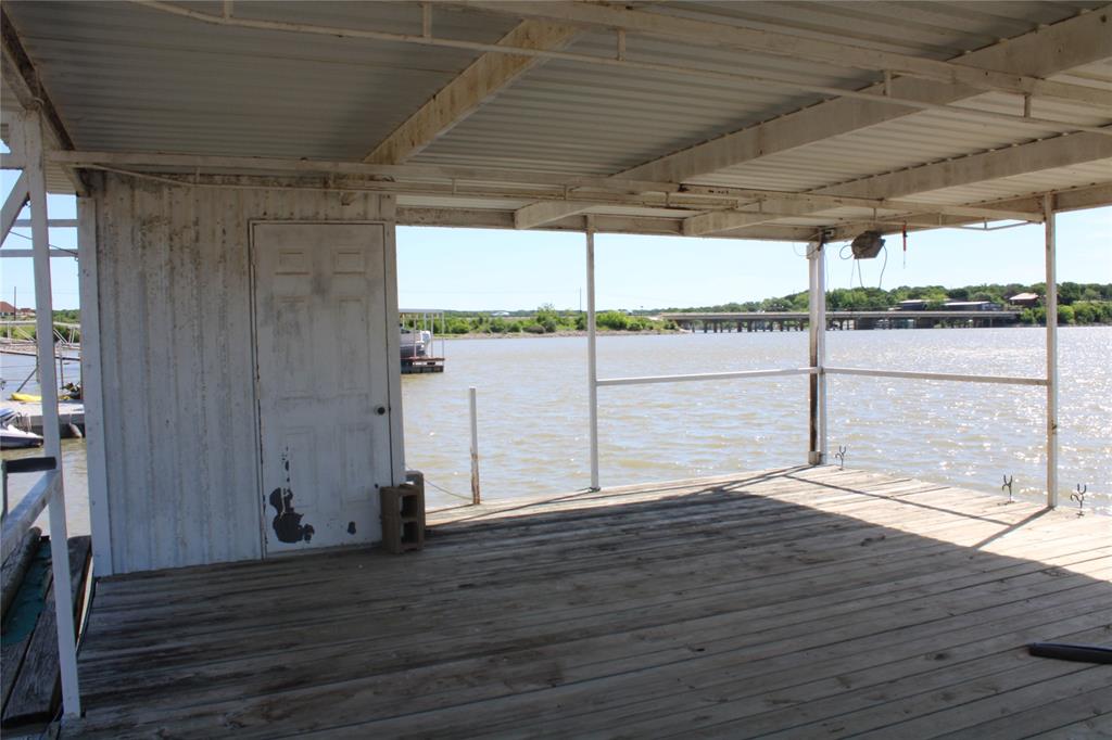 225 Avolyne Avenue Property Photo 4