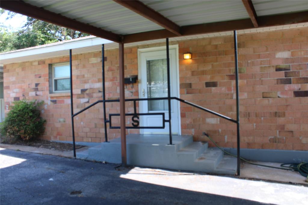225 Avolyne Avenue Property Photo 7