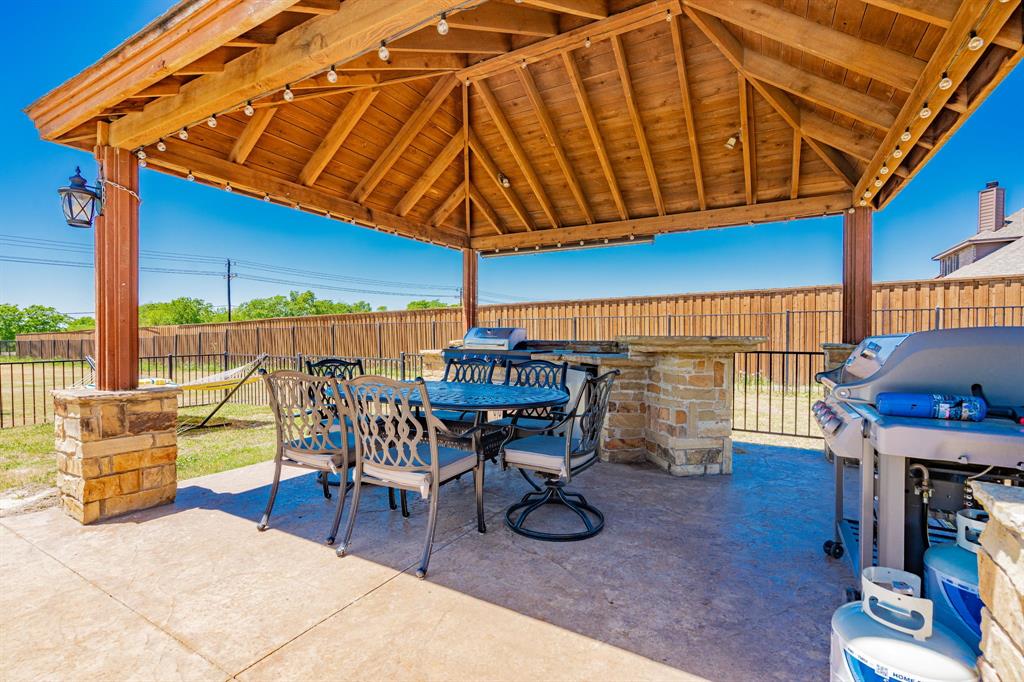 12176 Livingston Way Property Photo 6