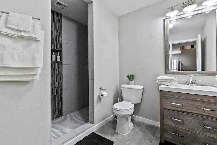 2030 Klondike Street Property Photo 12