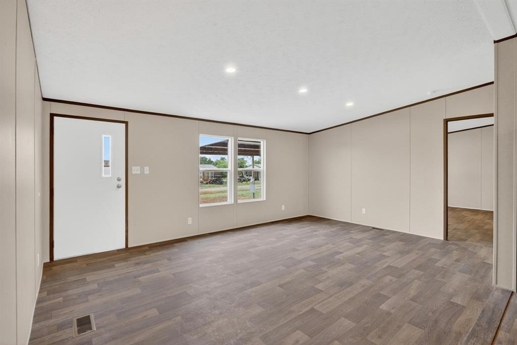 215 Overland Trail Property Photo 5