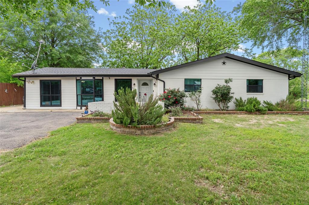 965 Farm Road 900 Property Photo 1
