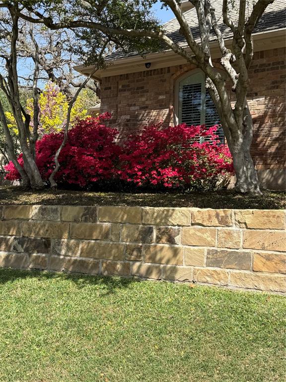 907 Loch Lomond Drive Property Photo 3