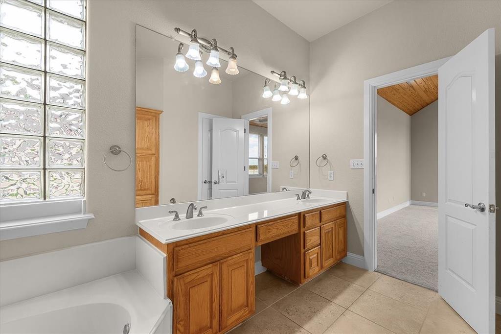 203 W Lake Drive Property Photo 19