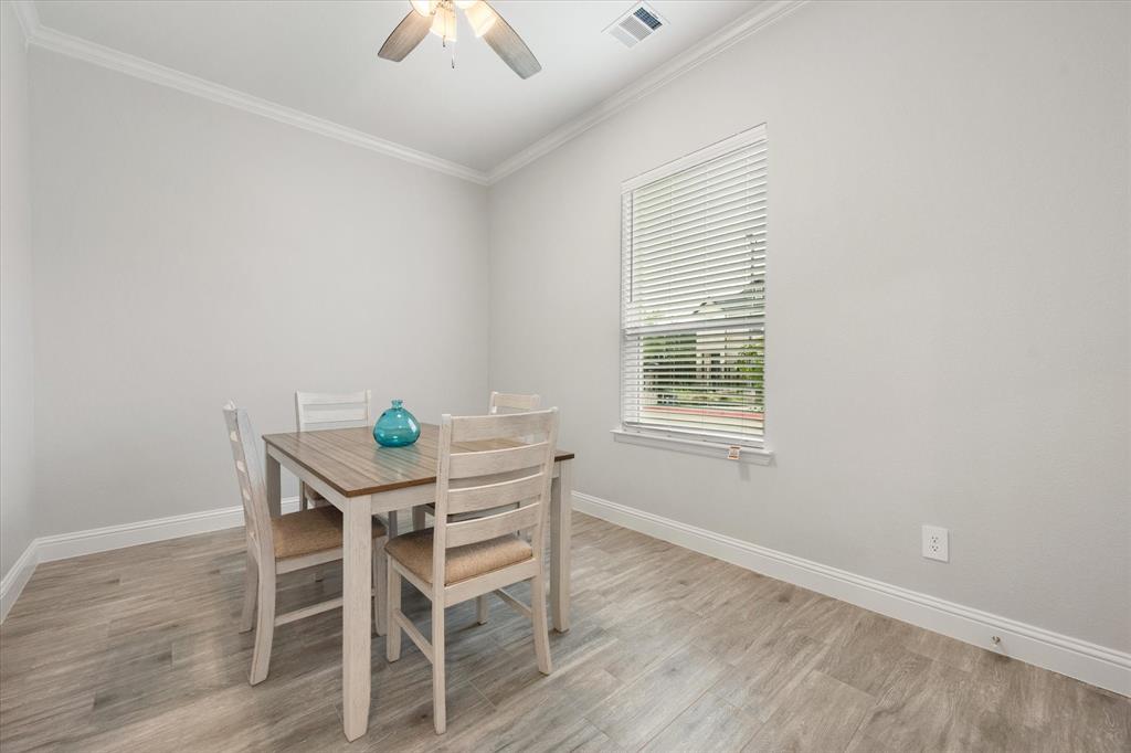 2333 Spring Park Boulevard Property Photo 12