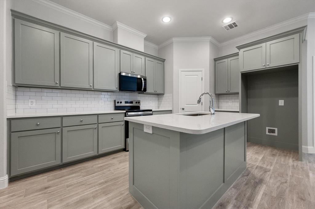 2333 Spring Park Boulevard Property Photo 14