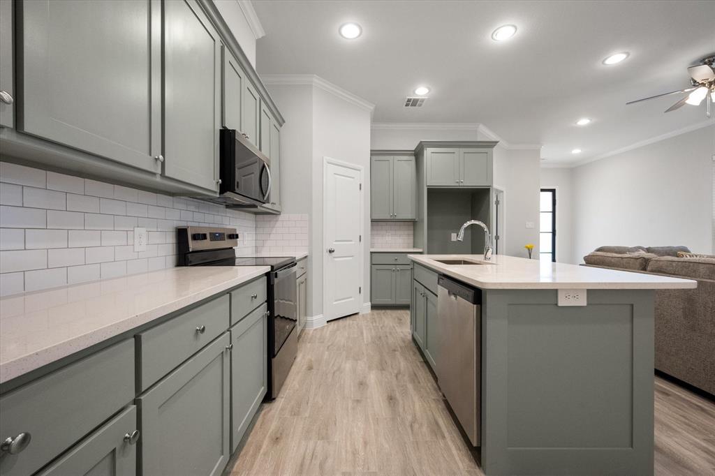 2333 Spring Park Boulevard Property Photo 15