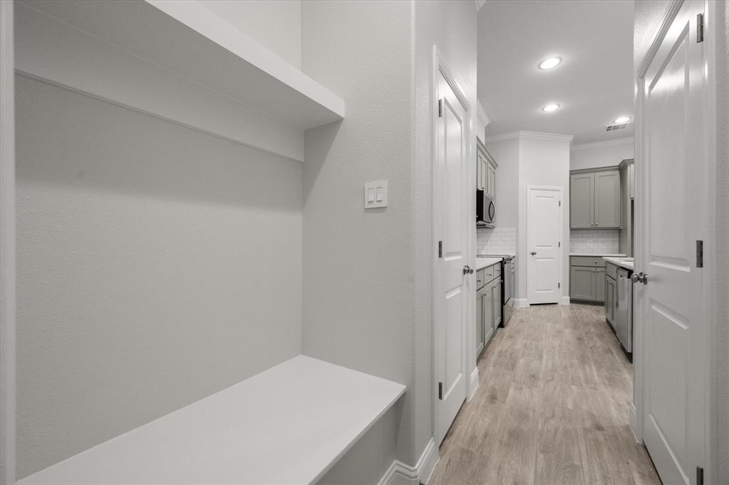 2333 Spring Park Boulevard Property Photo 18