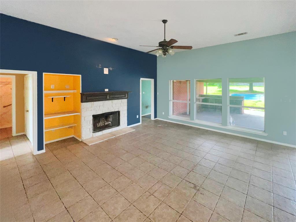 3661 Emo Street Property Photo 8