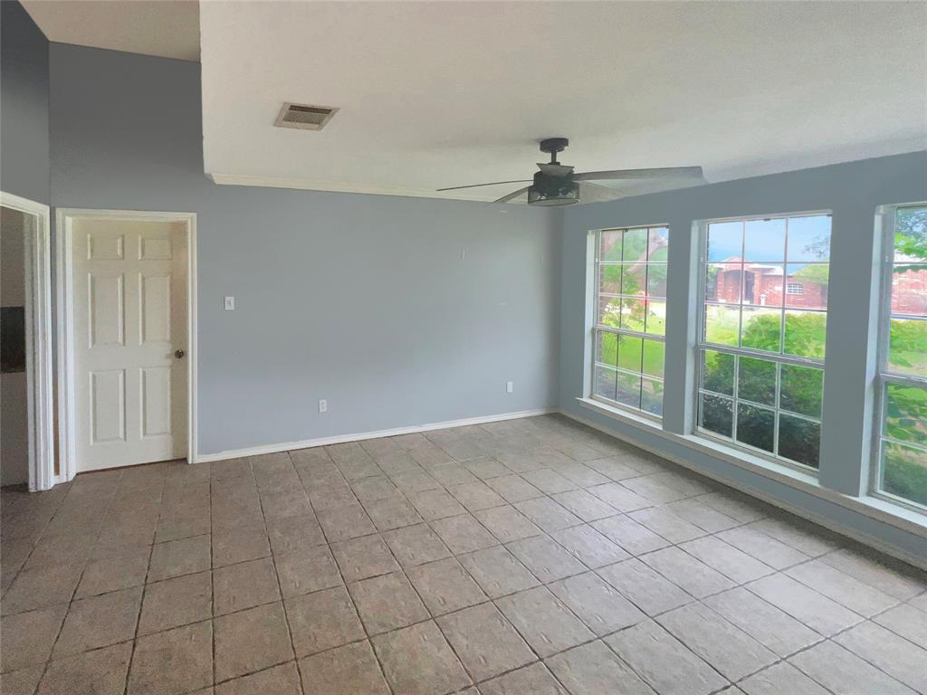 3661 Emo Street Property Photo 10