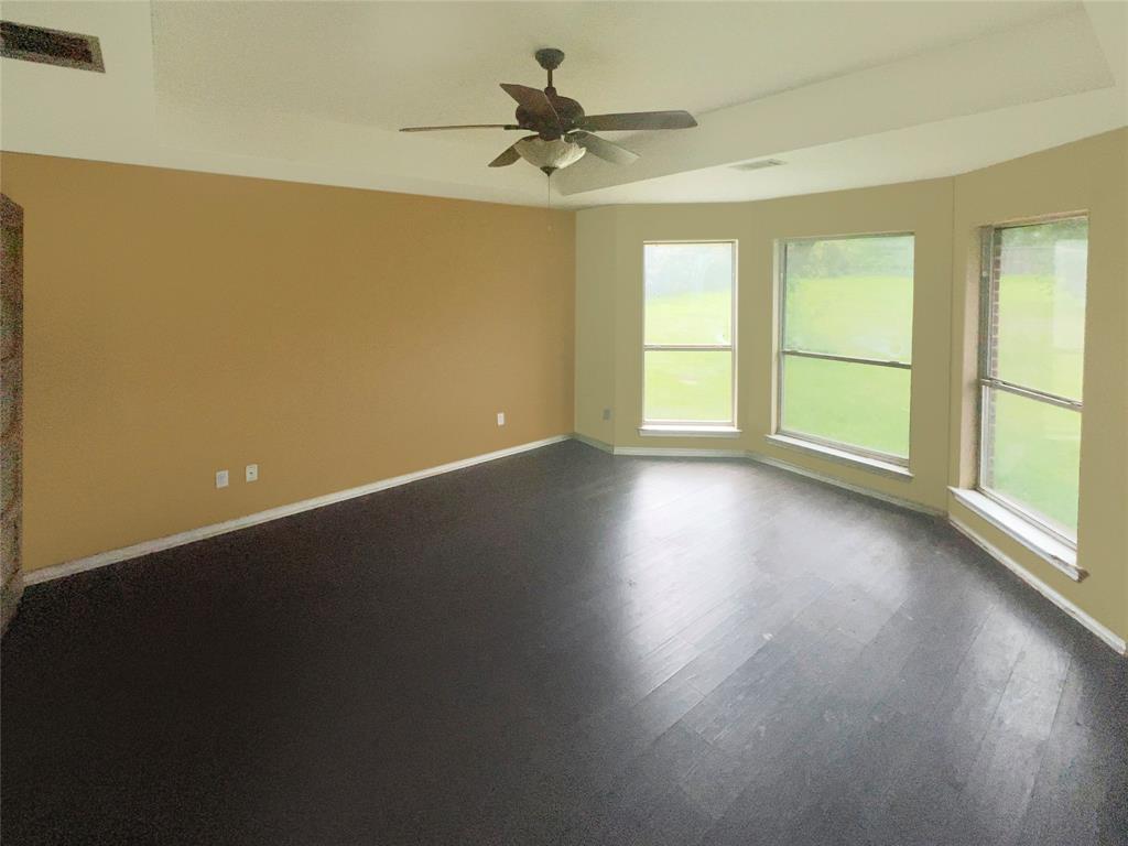 3661 Emo Street Property Photo 11