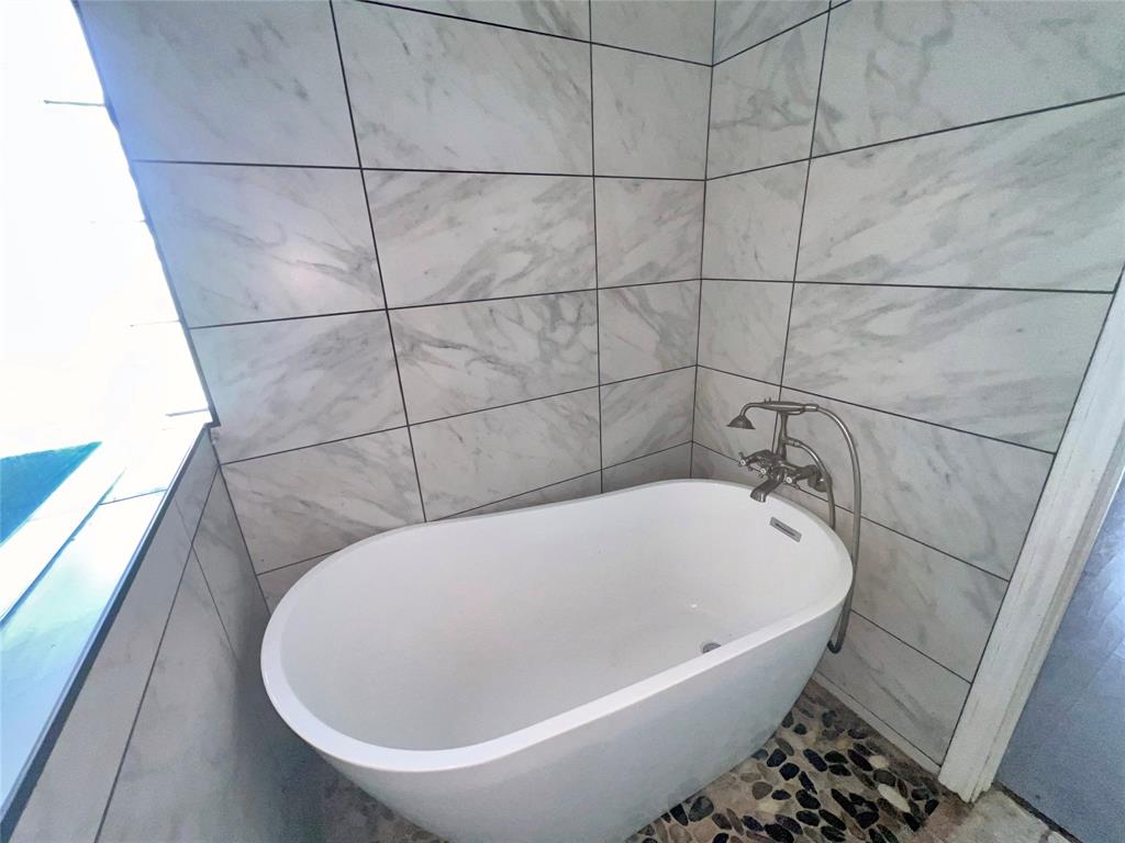 3661 Emo Street Property Photo 16