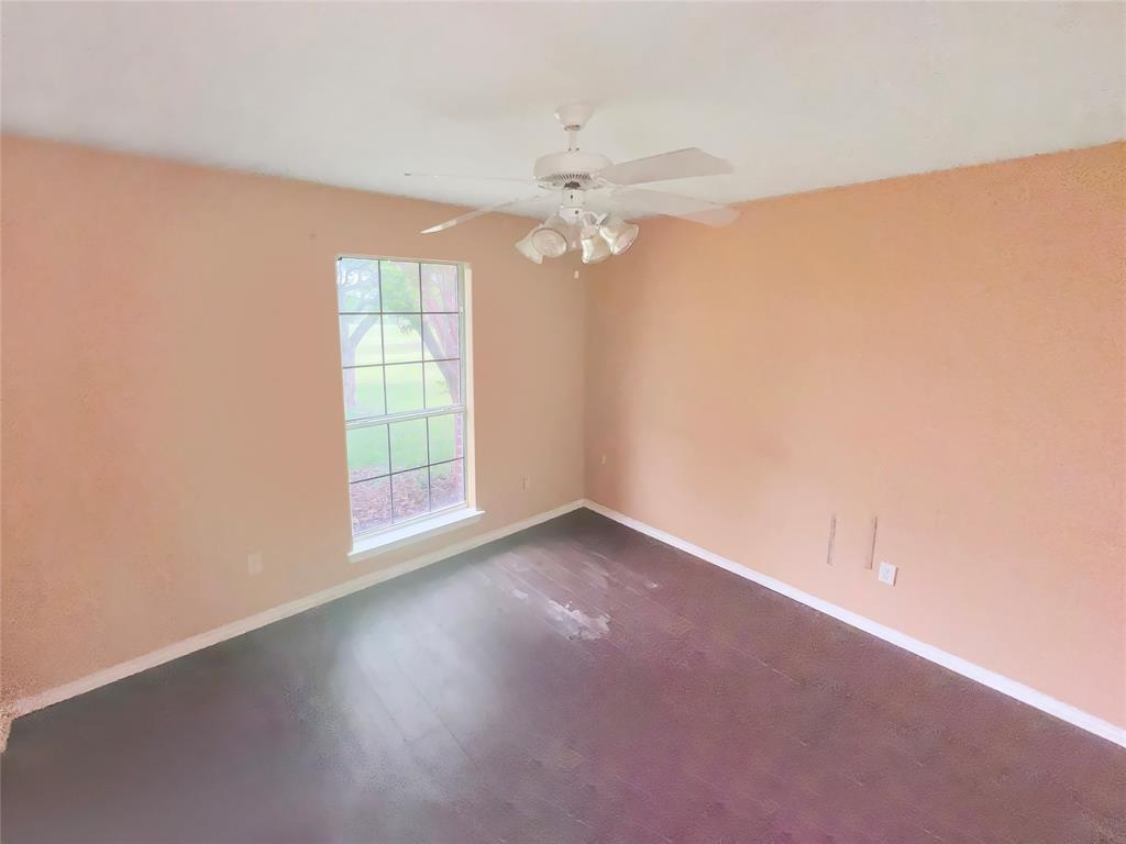 3661 Emo Street Property Photo 17