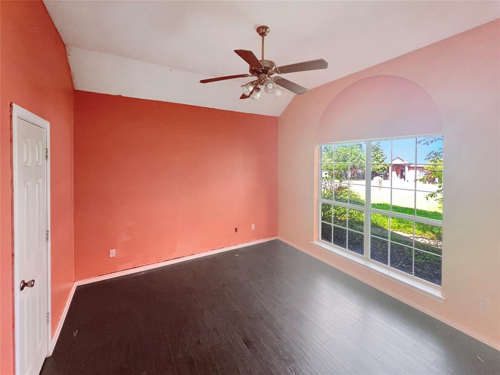 3661 Emo Street Property Photo 19