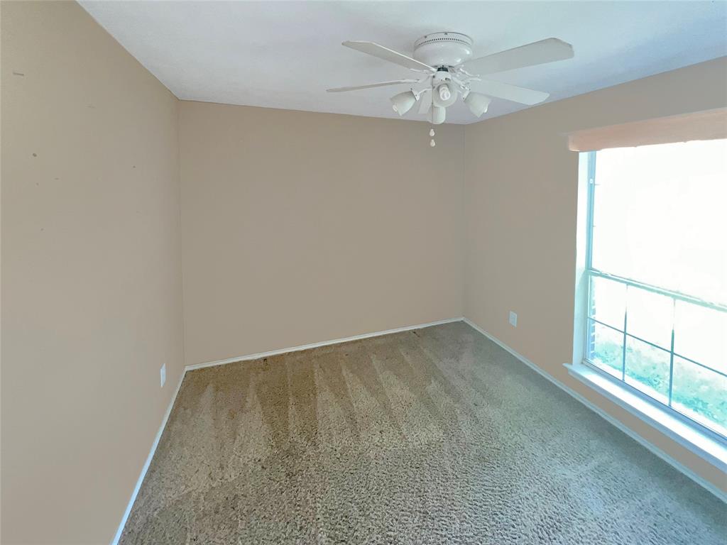 3661 Emo Street Property Photo 21