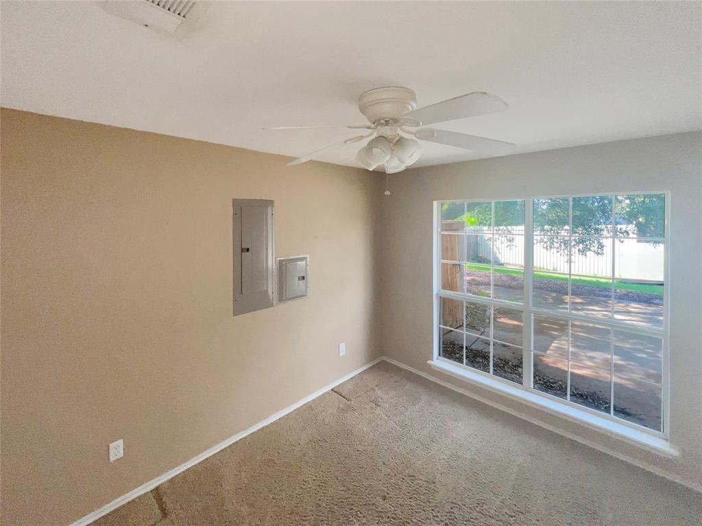 3661 Emo Street Property Photo 23
