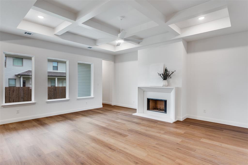 913 Triple Crown Court Property Photo 2