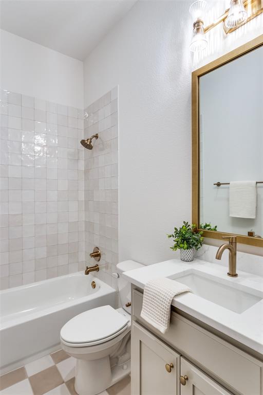 913 Triple Crown Court Property Photo 13