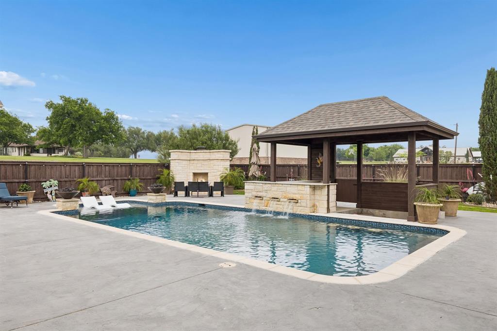 2009 Lakeshore Drive Property Photo 1
