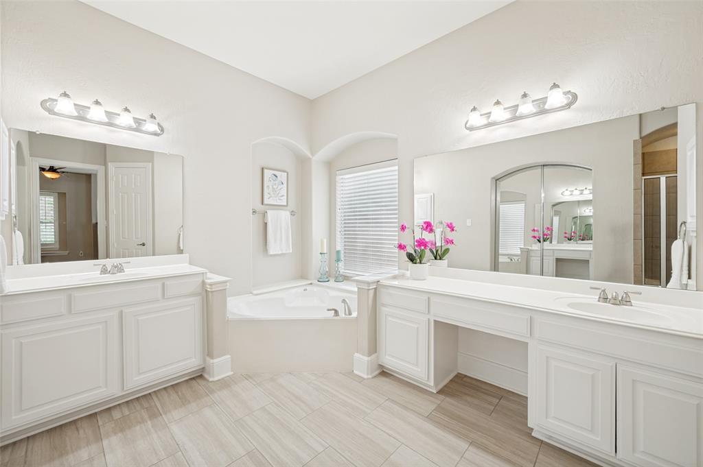 10172 Bowling Green Drive Property Photo 14