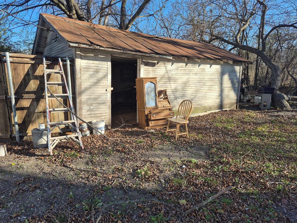 307 W Spruce Street Property Photo 8