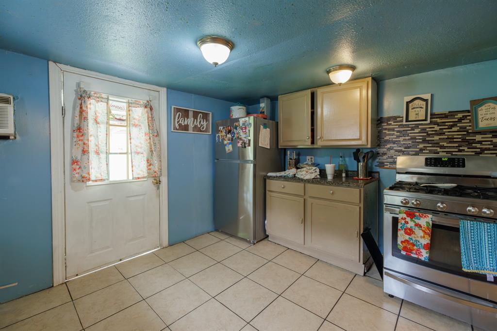 308 W 5th Street Property Photo 5