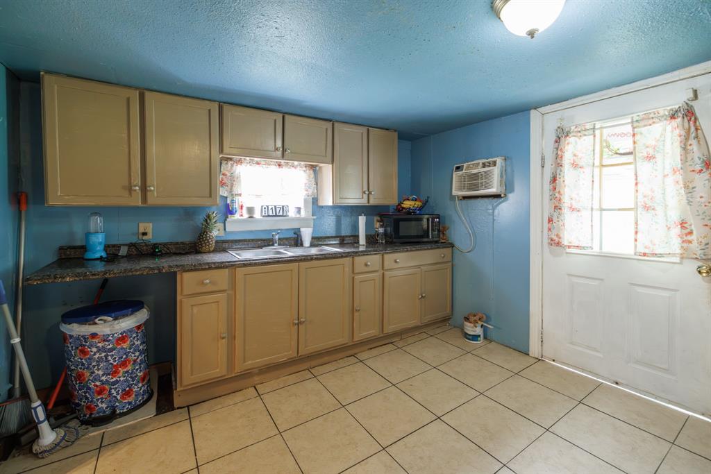 308 W 5th Street Property Photo 6