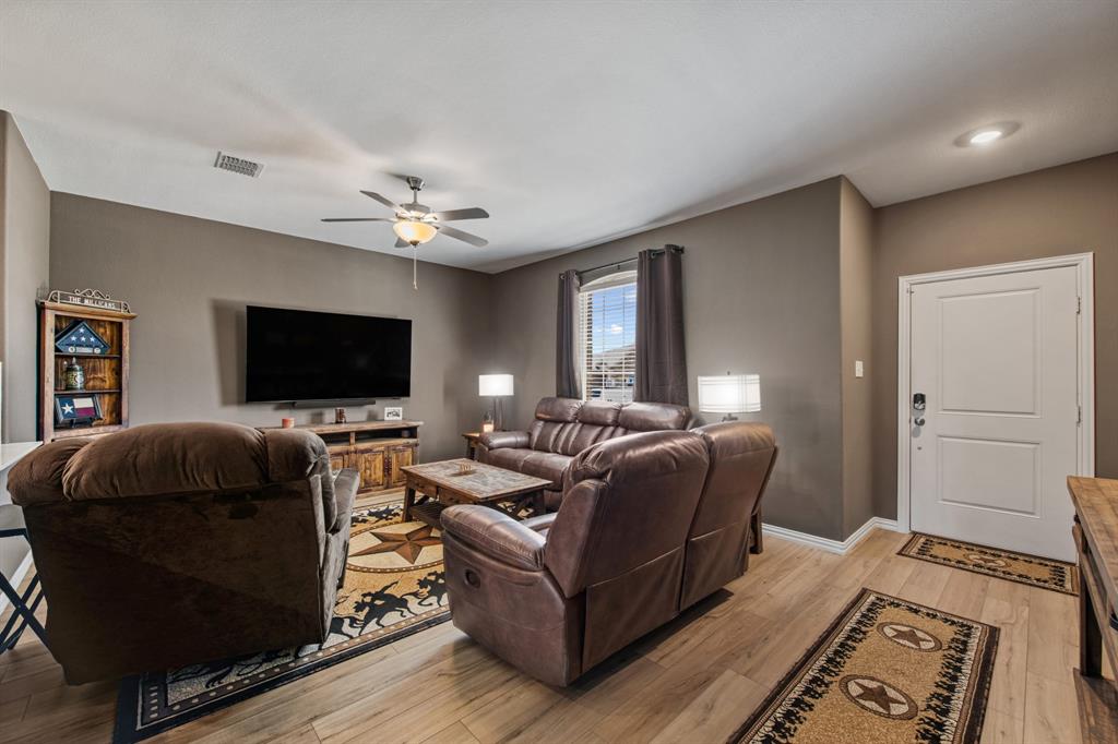 1810 Memorable Moment Drive Property Photo 4