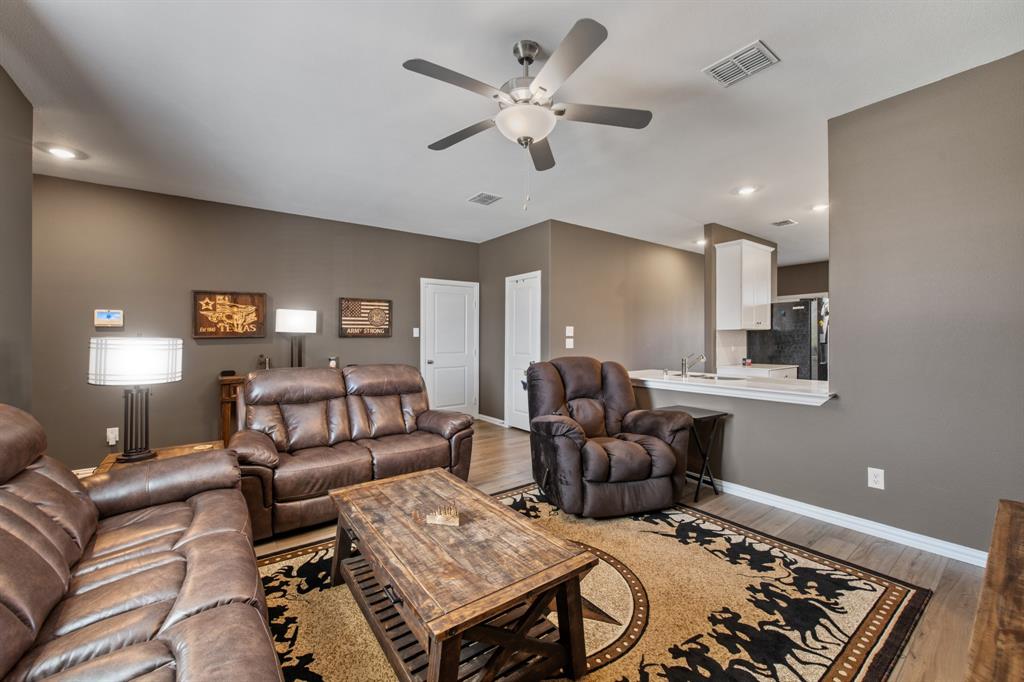 1810 Memorable Moment Drive Property Photo 7