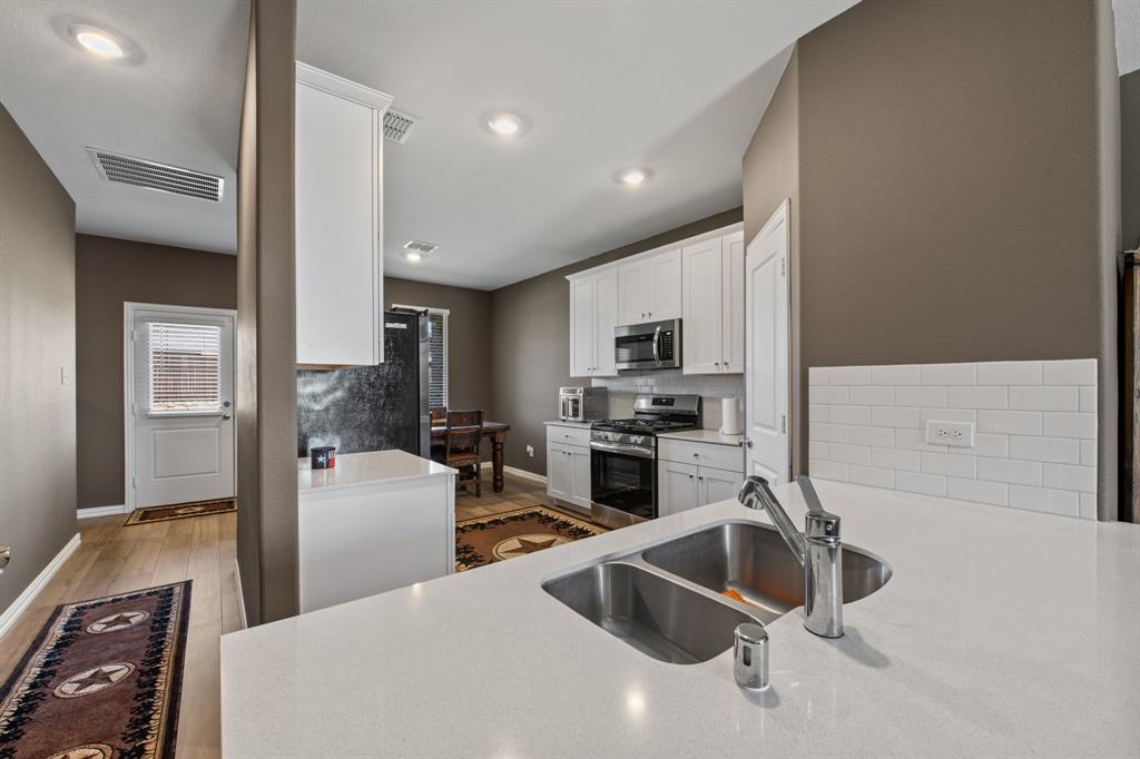 1810 Memorable Moment Drive Property Photo 8