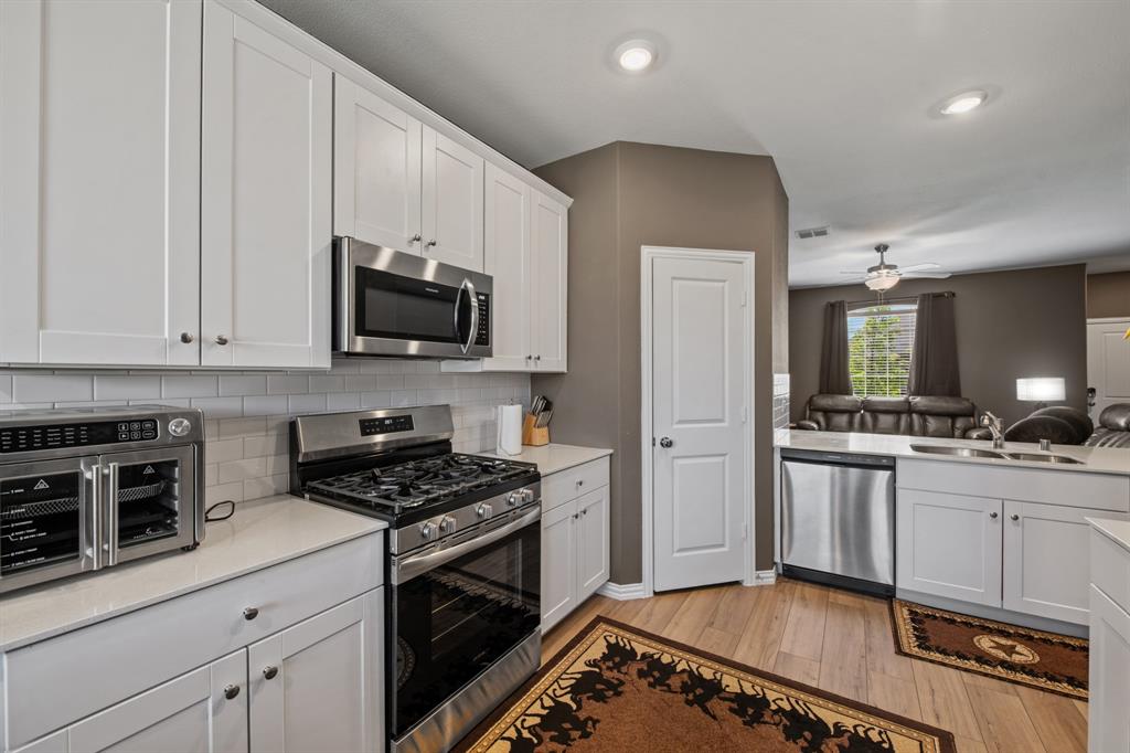 1810 Memorable Moment Drive Property Photo 11